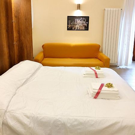 La Suite Di San Rufino - Myassisisuite Appartamenti - A 13 Minuti Da San Francesco - 2 Letti Matrimoniali-Centrale Esterno foto