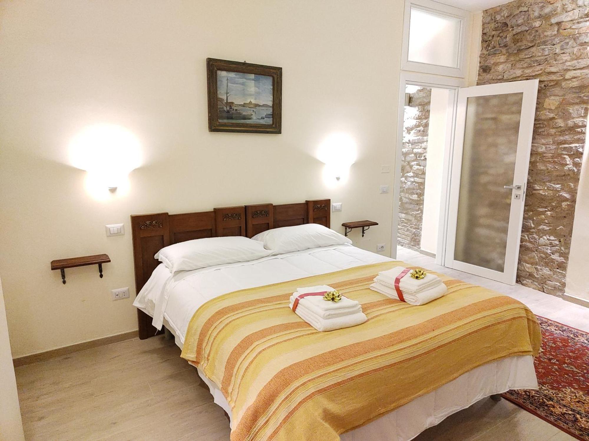 La Suite Di San Rufino - Myassisisuite Appartamenti - A 13 Minuti Da San Francesco - 2 Letti Matrimoniali-Centrale Esterno foto
