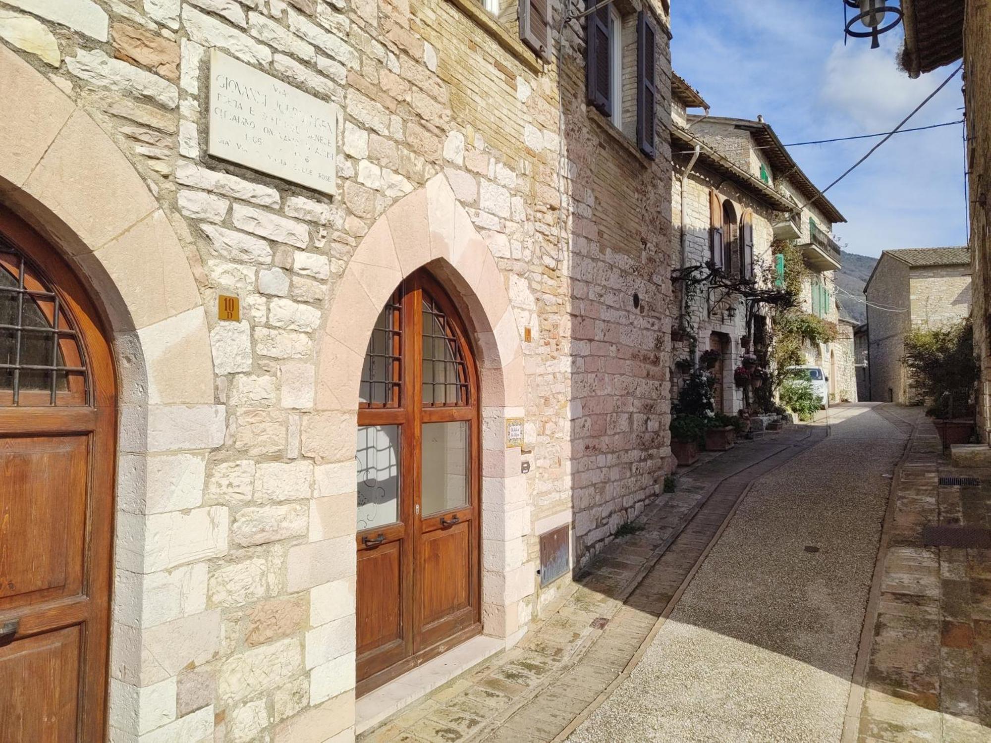 La Suite Di San Rufino - Myassisisuite Appartamenti - A 13 Minuti Da San Francesco - 2 Letti Matrimoniali-Centrale Esterno foto