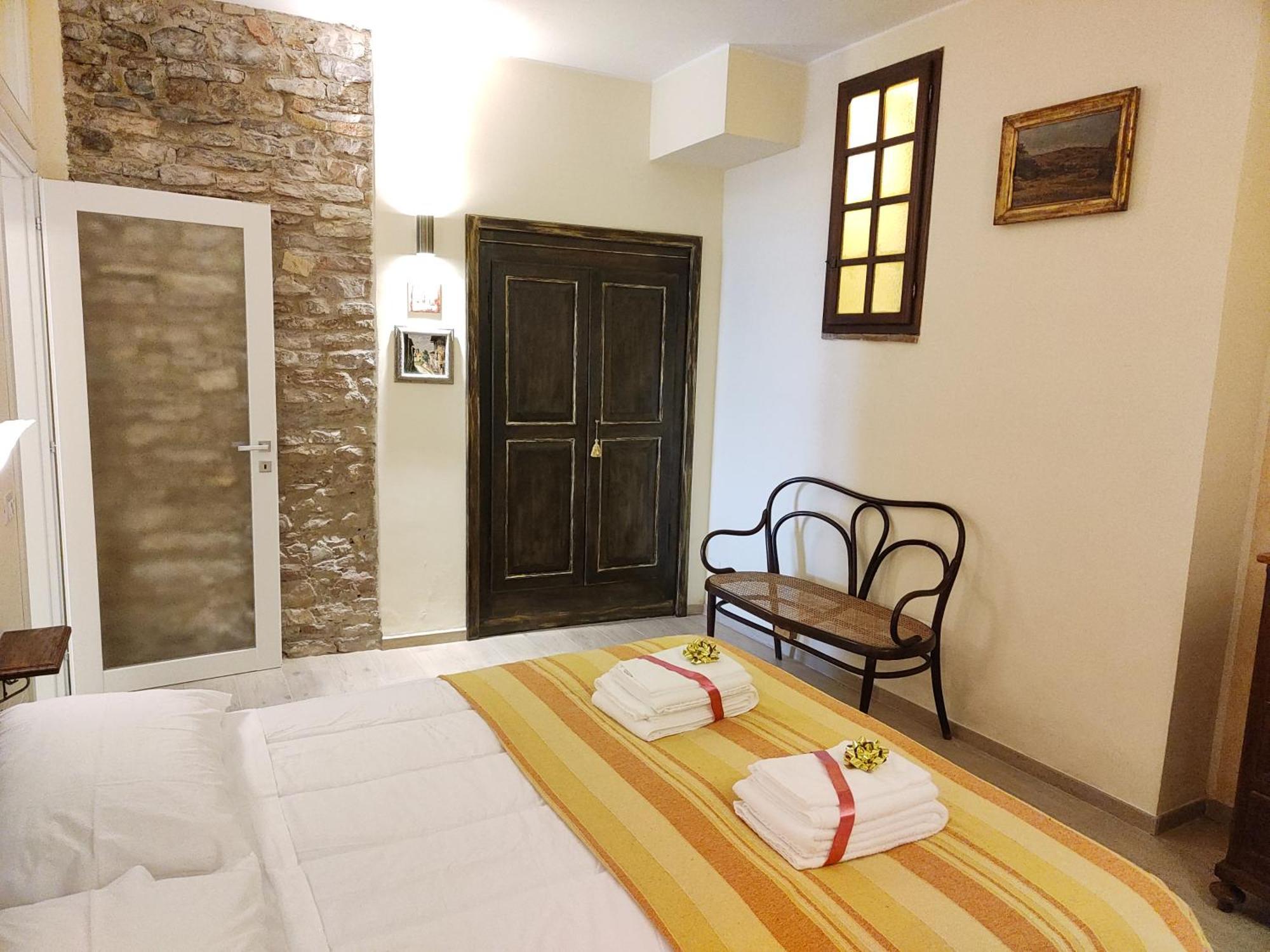 La Suite Di San Rufino - Myassisisuite Appartamenti - A 13 Minuti Da San Francesco - 2 Letti Matrimoniali-Centrale Esterno foto
