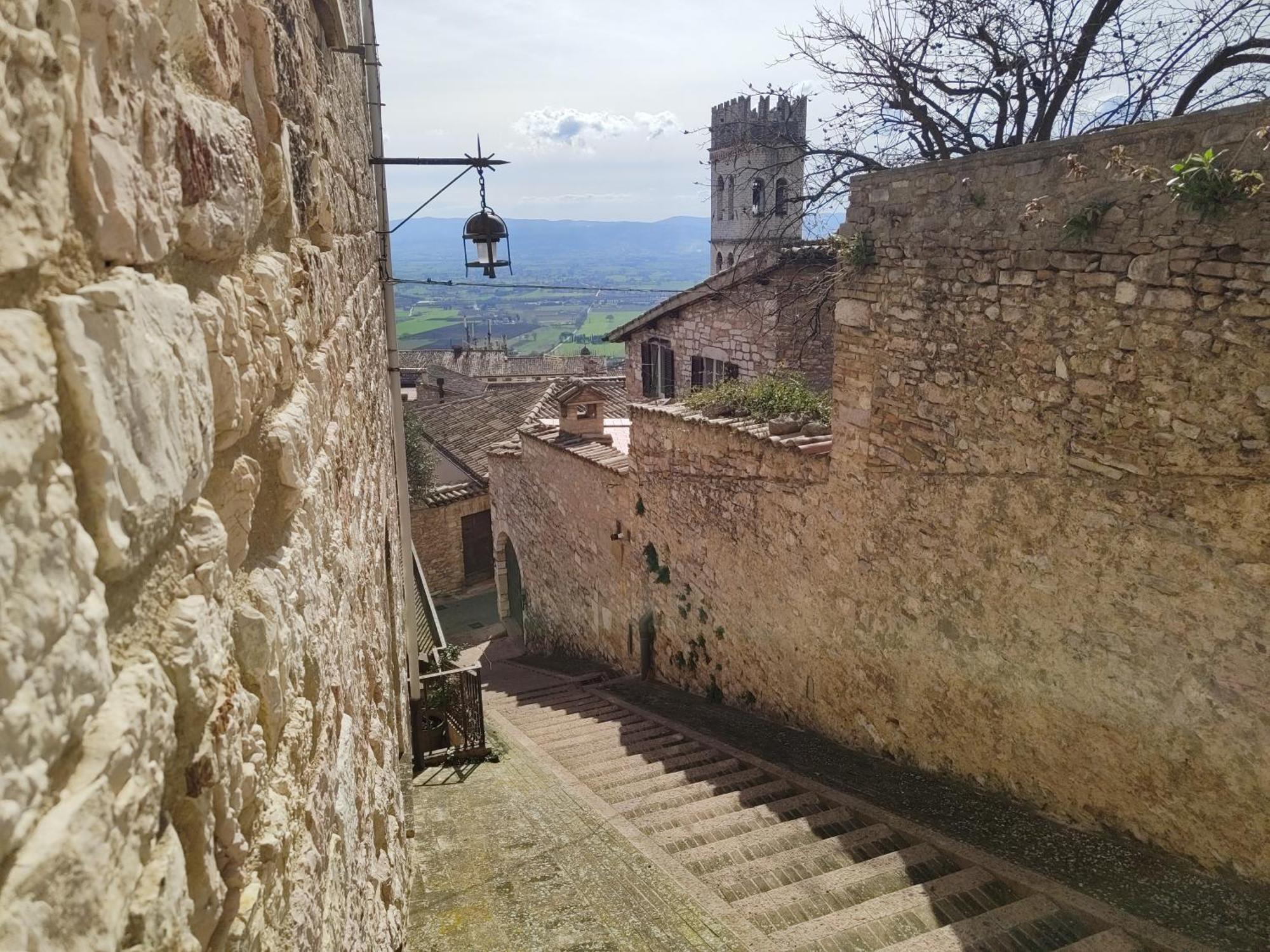La Suite Di San Rufino - Myassisisuite Appartamenti - A 13 Minuti Da San Francesco - 2 Letti Matrimoniali-Centrale Esterno foto