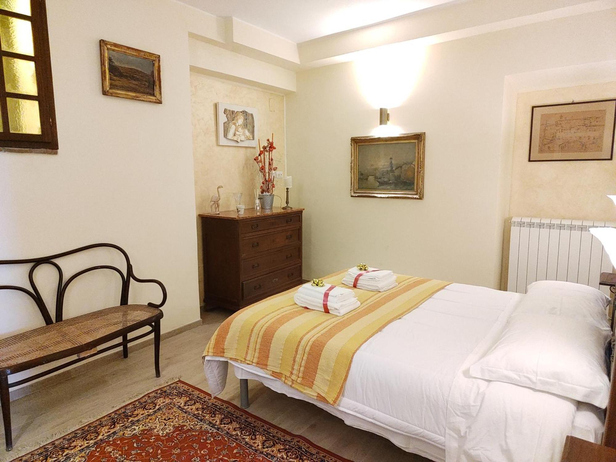 La Suite Di San Rufino - Myassisisuite Appartamenti - A 13 Minuti Da San Francesco - 2 Letti Matrimoniali-Centrale Esterno foto
