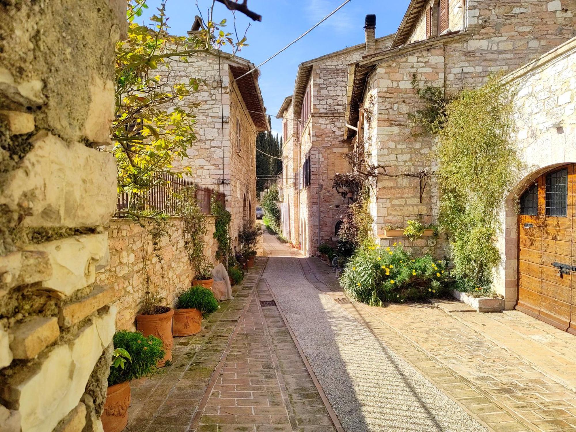 La Suite Di San Rufino - Myassisisuite Appartamenti - A 13 Minuti Da San Francesco - 2 Letti Matrimoniali-Centrale Esterno foto