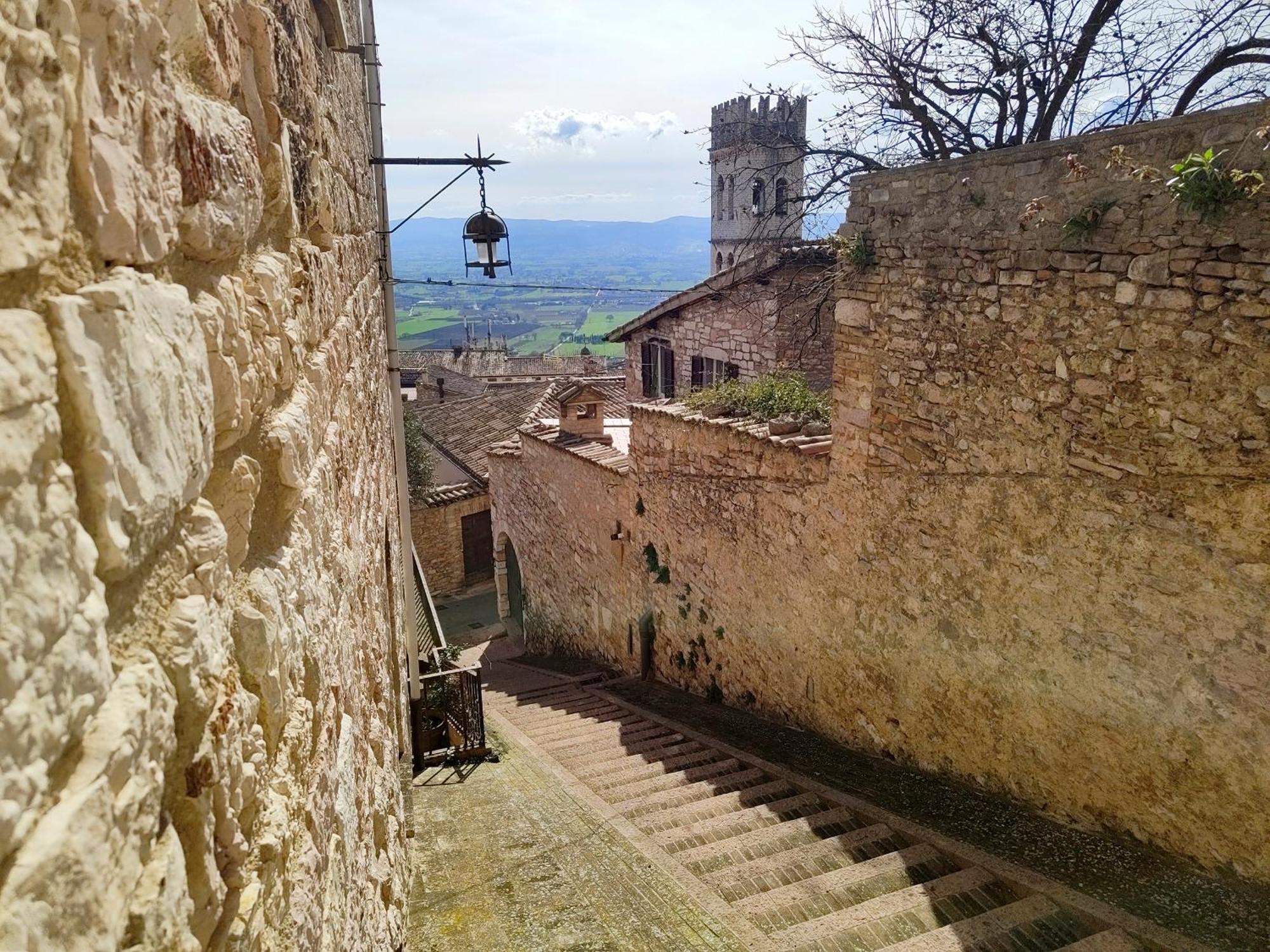 La Suite Di San Rufino - Myassisisuite Appartamenti - A 13 Minuti Da San Francesco - 2 Letti Matrimoniali-Centrale Esterno foto